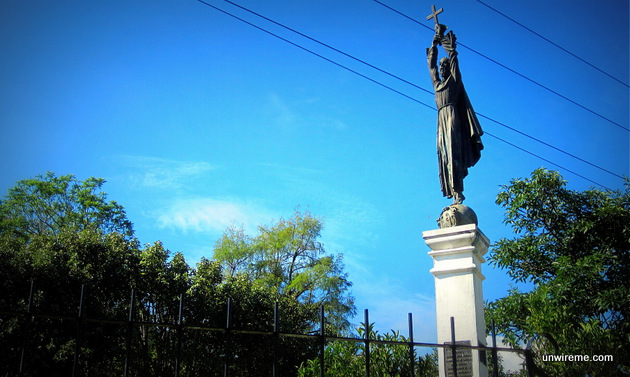 Entrance to Antigua Guatemala Santo Hermano Pedro Statue